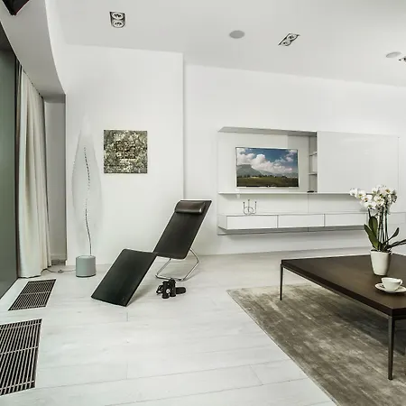 Sky Tower - In The Sky Apartment *